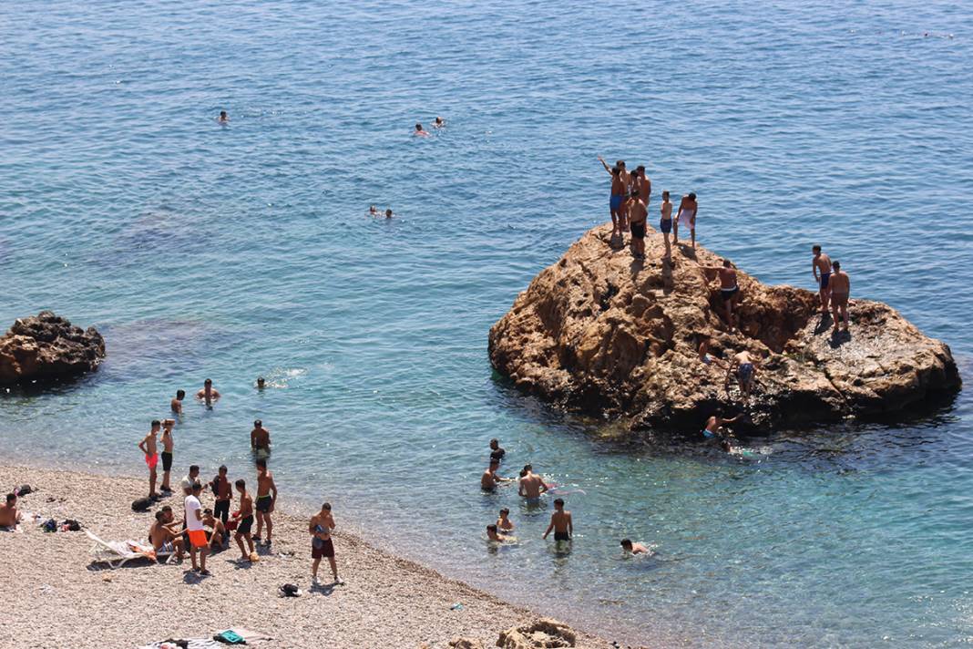 O ilimizde termometreler 46 dereceyi gördü! Sıcaktan bunalan sahillere koştu 3